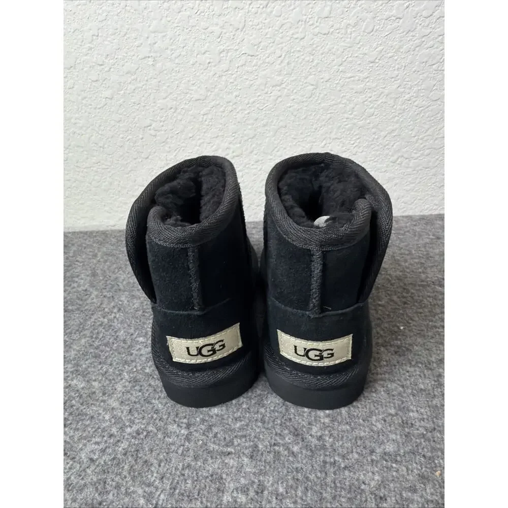 UGG JONA Black Suede Ankle Boots Kids US 7 UGG plush Lining Pull On